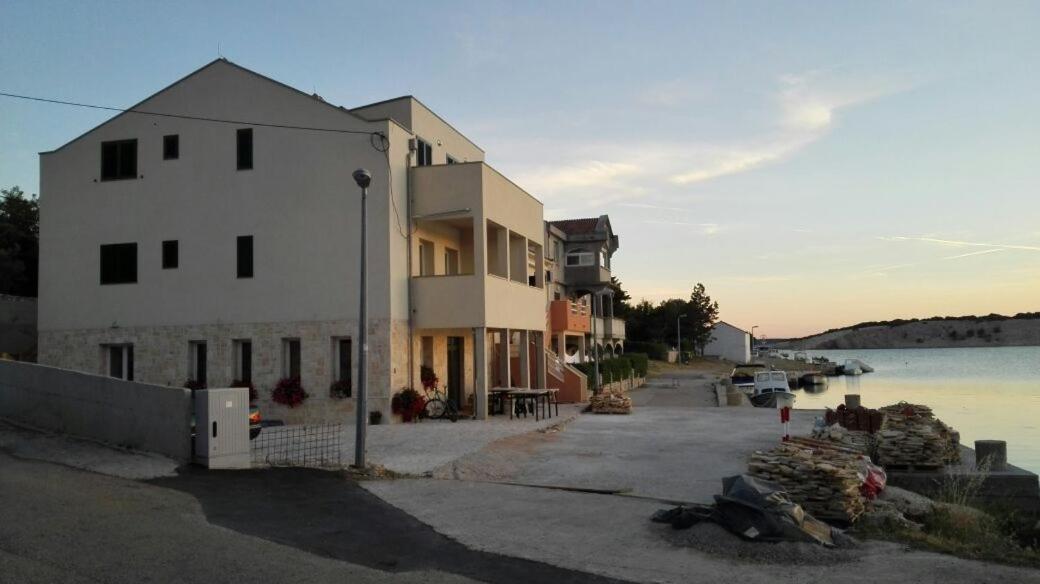 Apartments By The Sea Simuni, Pag - 18386 Kolan Exterior foto