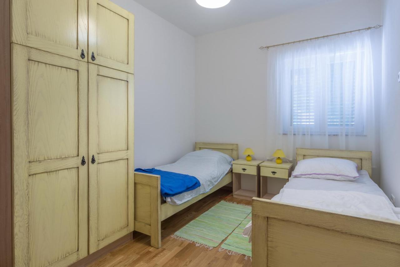 Apartments By The Sea Simuni, Pag - 18386 Kolan Exterior foto